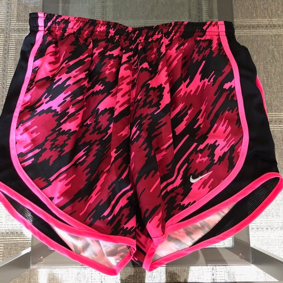 Nike Dri-Fit Running Shorts and Tank Top - Picture 4 of 6